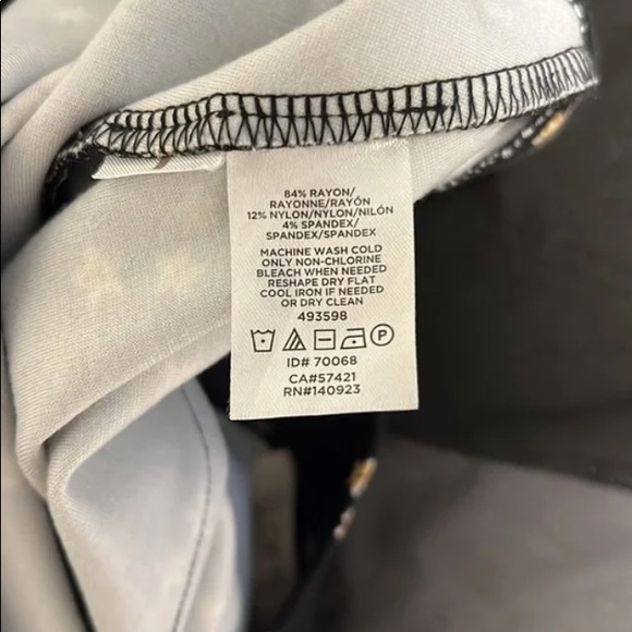 Loft circle mini skirt, black base with floral pattern, size large - Picture 4 of 4